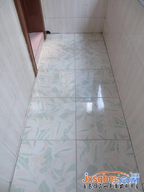 上高建設北路二樓大三室兩衛無暗間證件全包過戶可按揭