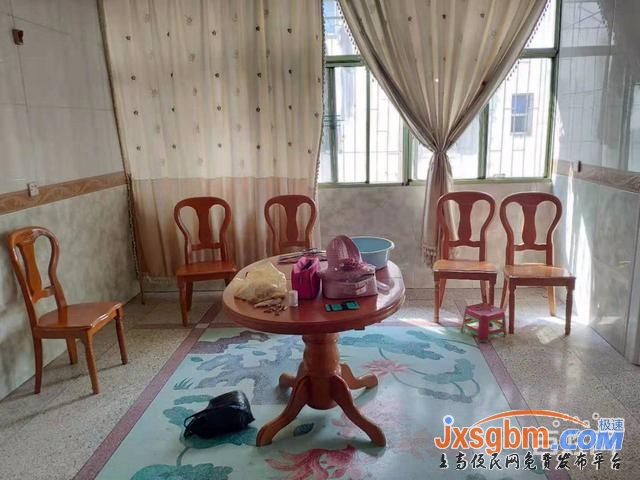 上高長途車站附近二樓三室配家具家電(兩空調三床)