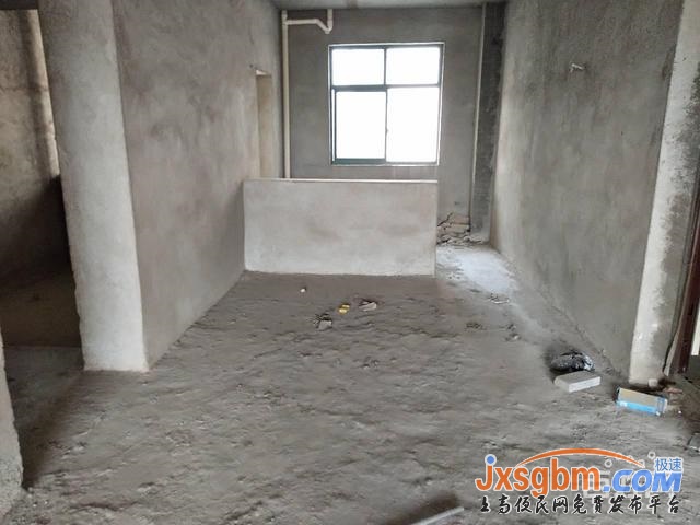 上高沿江小區二樓毛坯三房地下室6平江景房三證可按揭