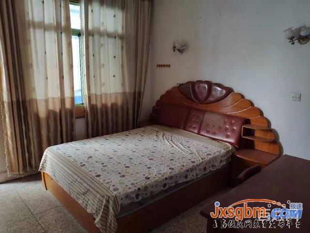 上高長途車站附近二樓三室配家具家電(兩空調三床)