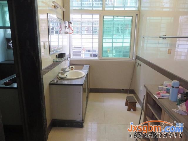 上高錦園小區普裝2樓三房帶車庫36平證件齊全可按揭