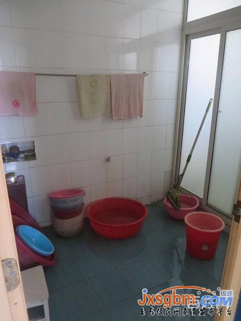 上高蘭家大道普裝三房三證滿5年地下室6平可按揭