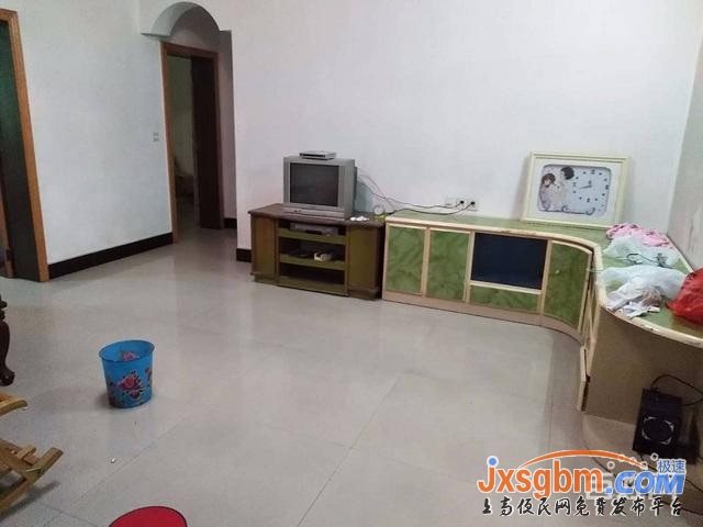 上高興隆小區4樓三房普裝帶地下室三證滿2年可按揭