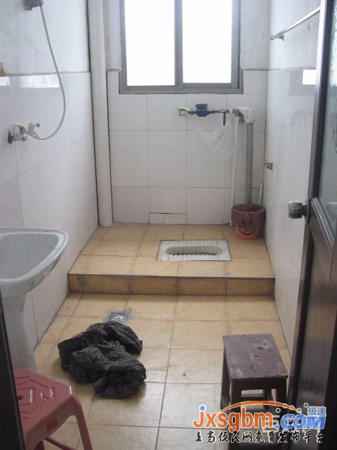 上高步行街小戶配床熱水器可做飯2800元/年隨時看房