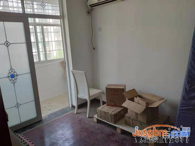 上高星輝小區4樓精裝修三房產權車庫28平三證滿2年