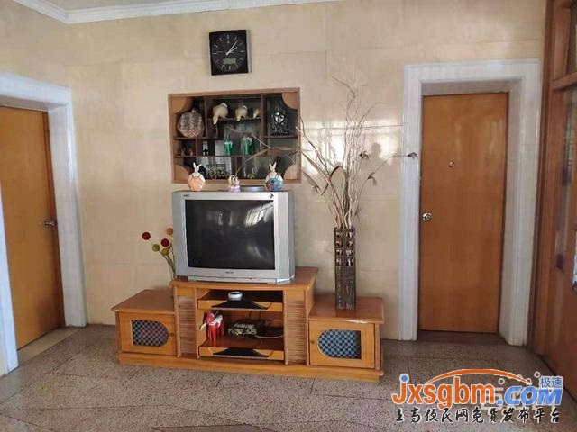 上高長途車站附近二樓三室配家具家電(兩空調三床)