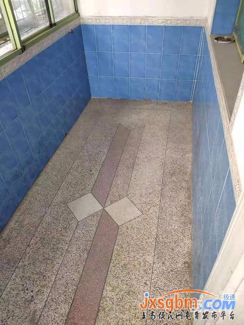 上高長途車站附近二樓三室配家具家電(兩空調三床)