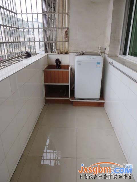 上高錦園小區三房家具家電全配可停車近新城區隨時看