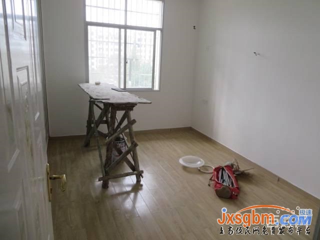 上高蘭家大道5樓清爽裝修三室車庫19平三證可按揭讀書近