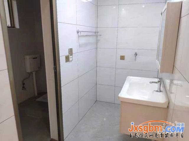 上高學園路三樓三房新裝修送新家具讀書近證件齊全可按揭