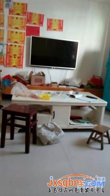 上高朗潤超市對面清爽裝修送家具家電有地下室四中對面