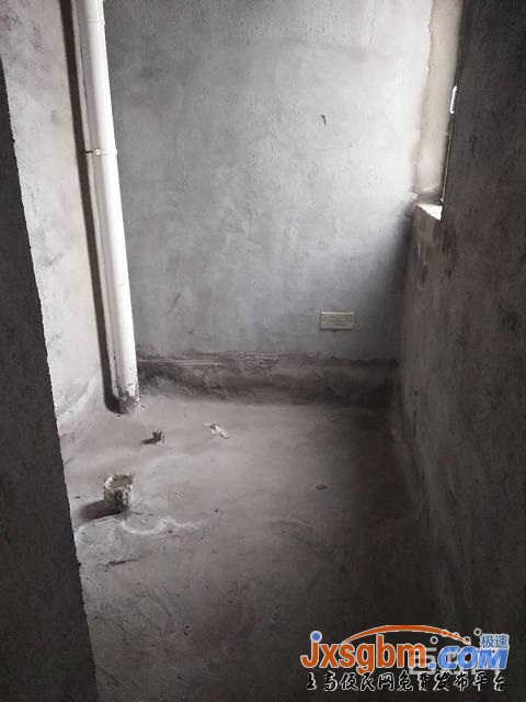 上高帝景豪庭三樓普裝毛坯三房地面車庫26平三證按揭