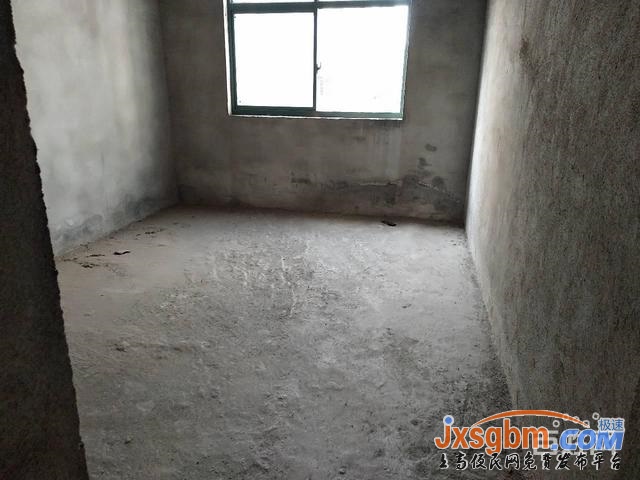 上高沿江小區二樓毛坯三房地下室6平江景房三證可按揭