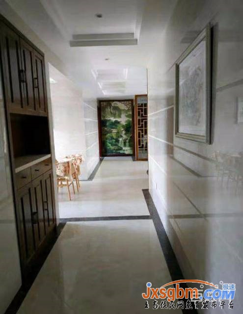 上高錦泰佳苑電梯房三室精裝40萬少住帶車位及地下室三證