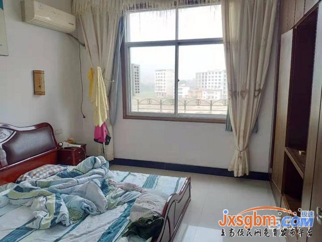 上高團結路旁普裝三房帶地下室5平三證滿2年可按揭