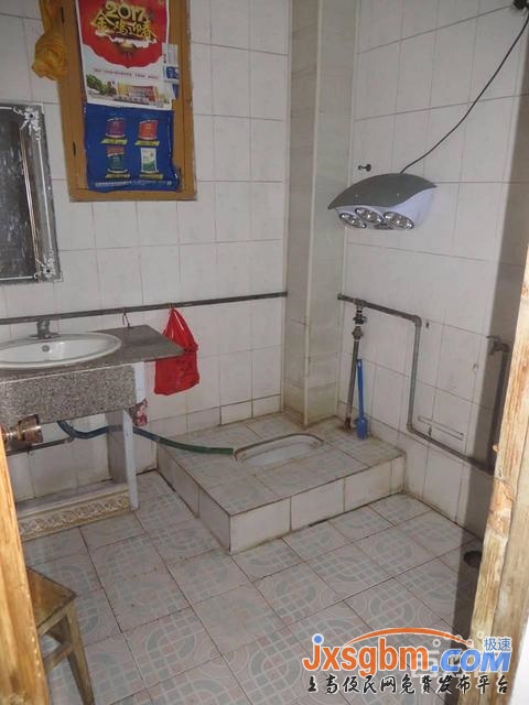 上高建設北路二樓大三室兩衛無暗間證件全包過戶可按揭