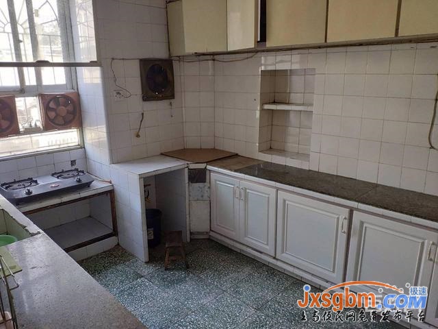 上高供電大院2樓普裝三房家私全配有地下室好停車安靜