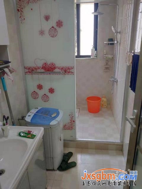 上高花園裝修僅住半年四房兩衛帶車位及地下室送家具家電