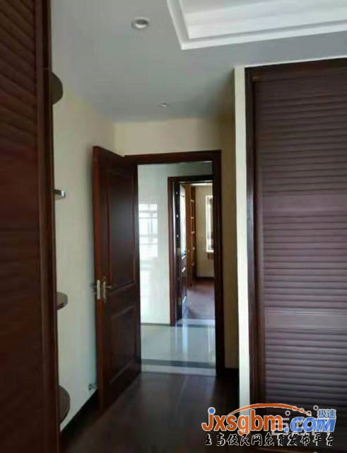 上高錦泰佳苑電梯房三室精裝40萬少住帶車位及地下室三證