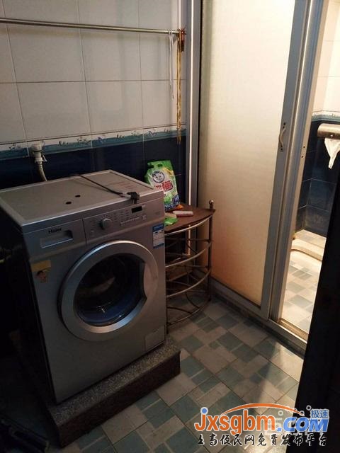 上高興隆小區4樓三房普裝帶地下室三證滿2年可按揭