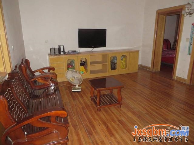 上高建設北路二樓大三室兩衛無暗間證件全包過戶可按揭