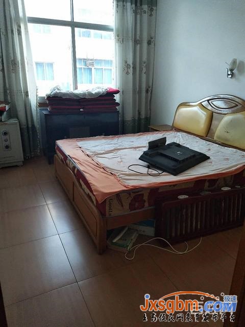 上高鏡山商城3樓三室家具家電全配(兩空調三床用燃氣