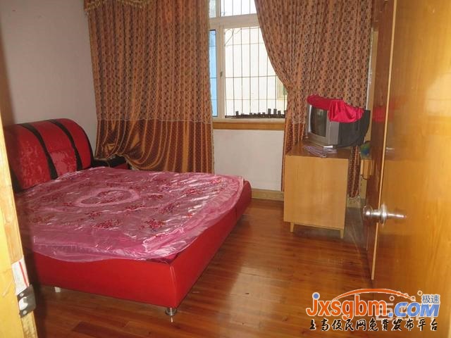 上高建設北路二樓大三室兩衛無暗間證件全包過戶可按揭