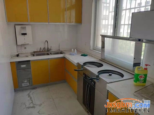 上高星輝小區4樓精裝修三房產權車庫28平三證滿2年