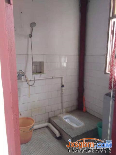 上高和平路2樓簡裝三房有證院內好停車33萬包過戶