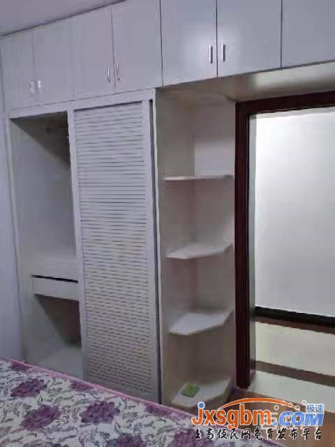 上高歐陸名居電梯江景三房配家具家電用天燃氣