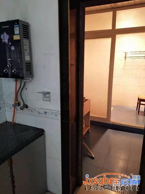 上高蘭家大道第一排3樓大戶有空調床等適合商住急租