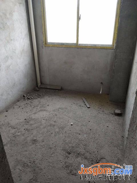 上高芙蓉嘉苑5樓毛坯三房已三通三證滿2年近鏡山小學