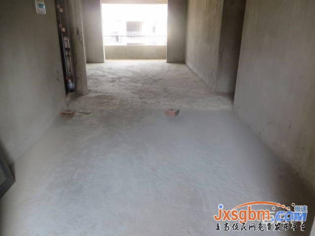 上高濱江一號毛坯三房帶車庫83萬三證滿2年可按揭