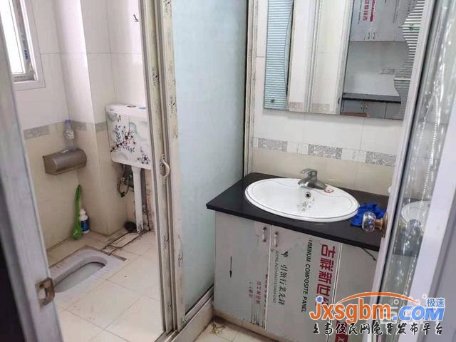 上高朗潤超市旁3樓普裝三房無暗間帶車庫證件全包過戶