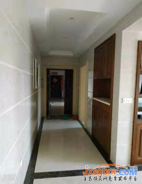 上高錦泰佳苑電梯房三室精裝40萬少住帶車位及地下室三證