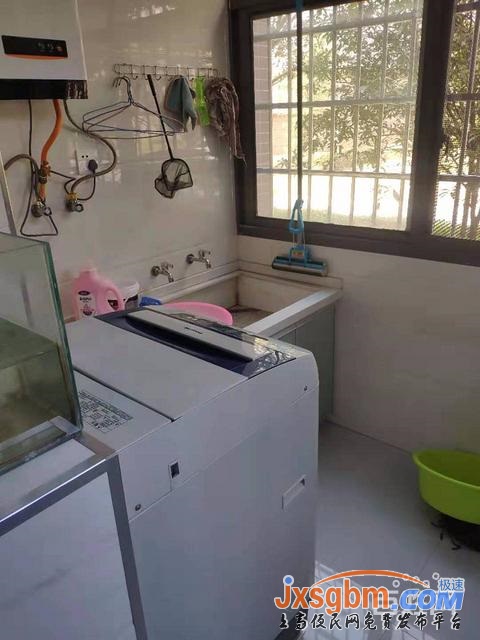 上高花園裝修僅住半年四房兩衛帶車位及地下室送家具家電