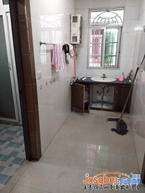 上高興隆小區4樓三房普裝帶地下室三證滿2年可按揭