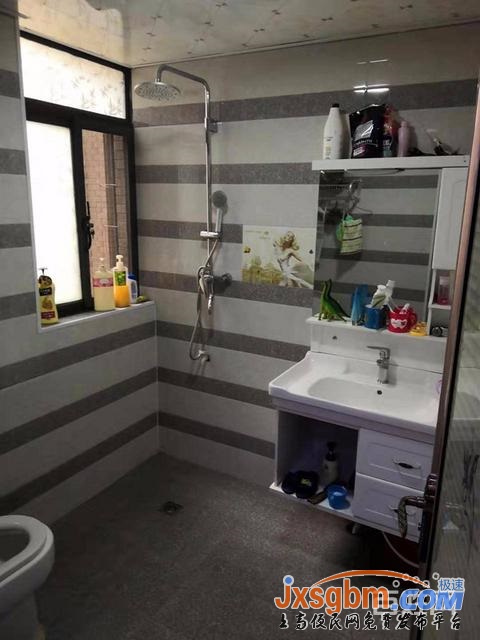 上高金領國際精裝22萬花園七十平證件已出地下室十平