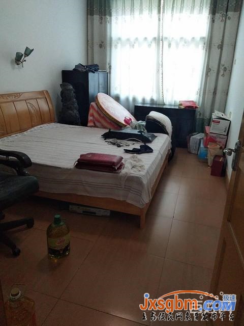 上高鏡山商城3樓三室家具家電全配(兩空調三床用燃氣