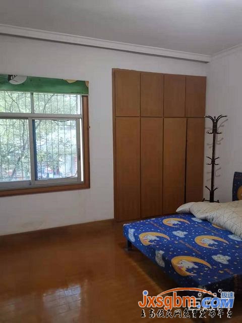 上高交通路院內二樓三室普裝家具家電全配用天燃氣好停車