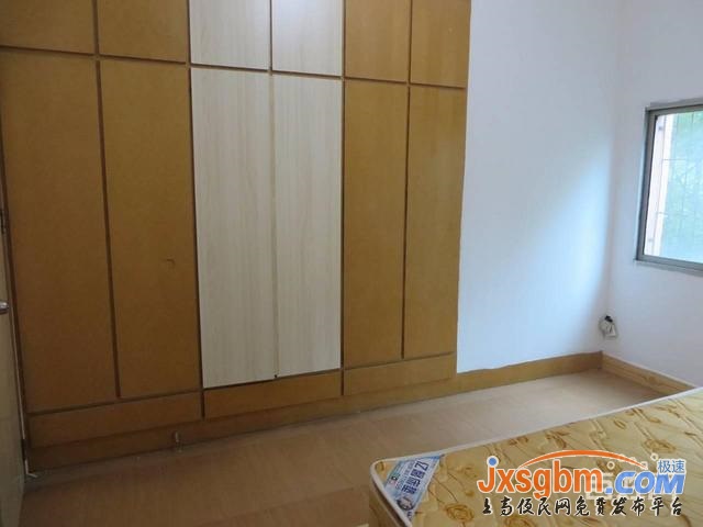 上高四中旁邊3樓翻新裝修三室家具家電全配用天燃氣