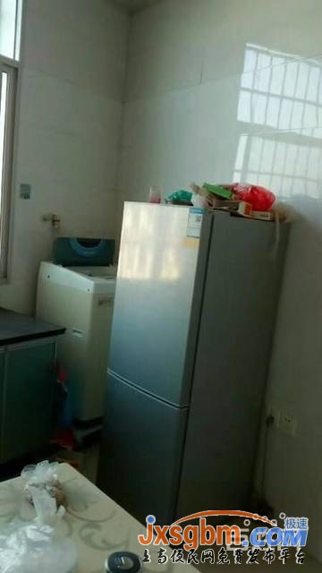 上高朗潤超市對面清爽裝修送家具家電有地下室四中對面