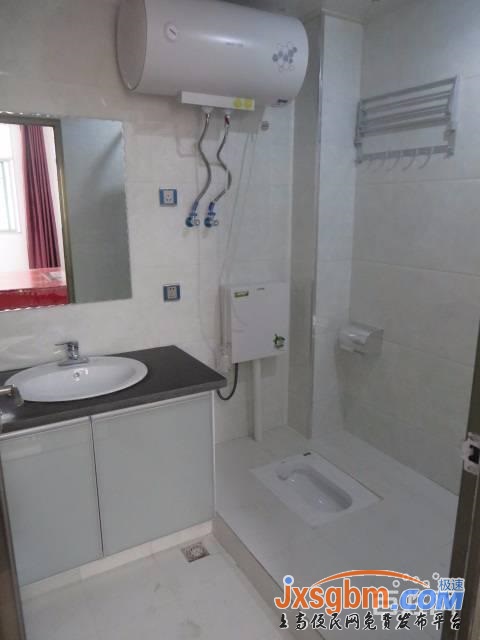 上高勞動局旁清爽小戶有空調床熱水器洗衣機可短租