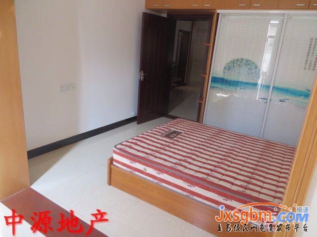 上高朗潤超市旁3樓三室兩衛家私全配三空調三床光線好