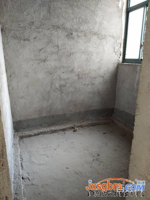 上高沿江小區二樓毛坯三房地下室6平江景房三證可按揭