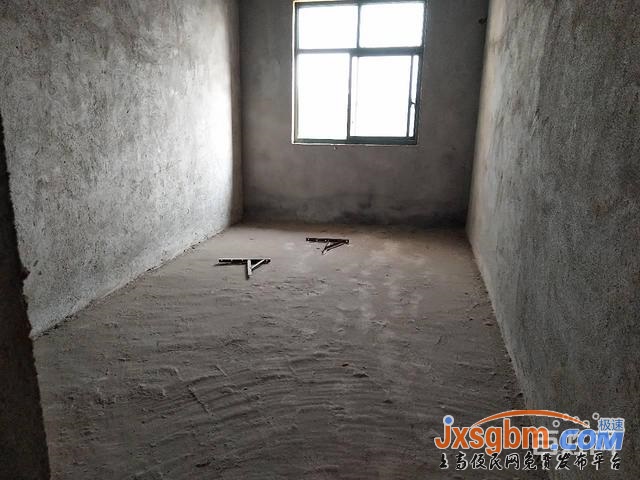 上高沿江小區二樓毛坯三房地下室6平江景房三證可按揭