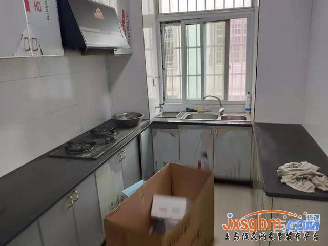 上高朗潤超市旁3樓普裝三房無暗間帶車庫證件全包過戶