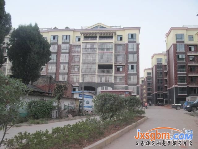 上高榮盛華府三樓毛坯三房帶車庫三證可按揭小區環境好