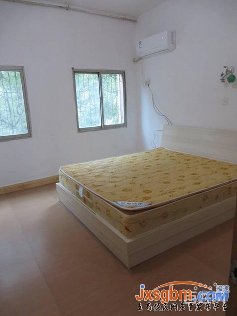 上高四中旁邊3樓翻新裝修三室家具家電全配用天燃氣