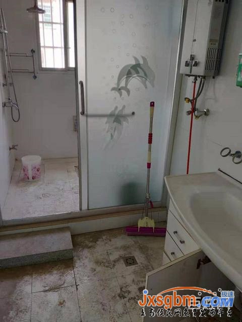 上高星輝小區4樓精裝修三房產權車庫28平三證滿2年